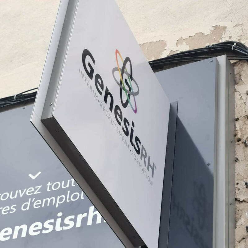 Enseigne drapeau pour l'agence d'intérim Genesis RH à Lyon (69)