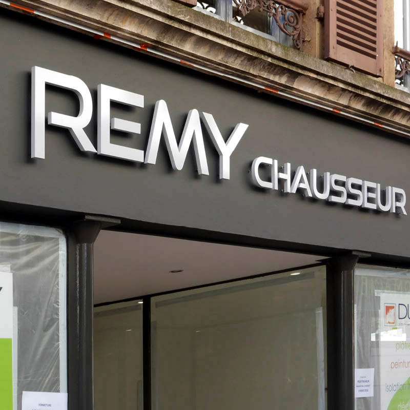 Lettres volume pour la boutique Remy Chausseur à Mâcon- 71