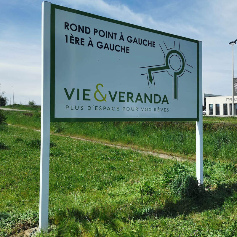 Panneaux sur pied pour Vie & Veranda à Mâcon (71)